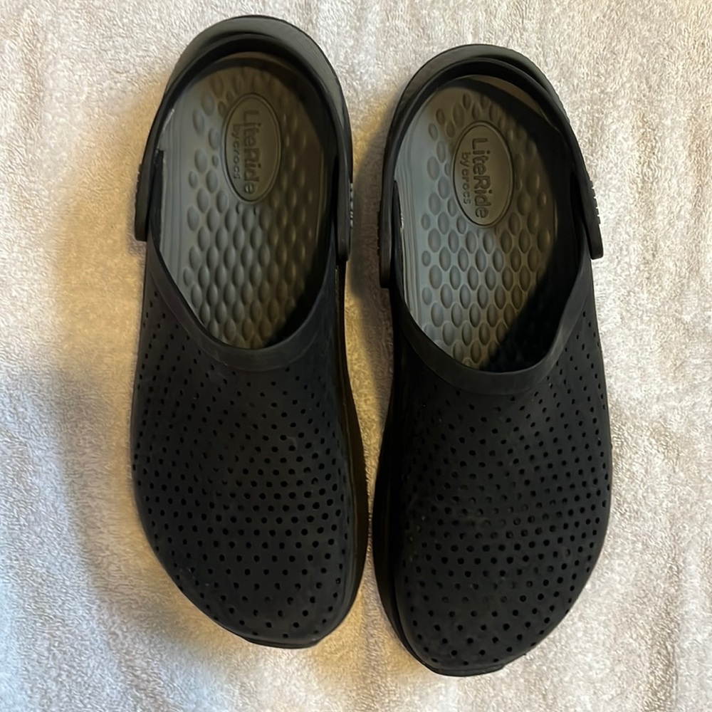 Mens Crocs size 10-12 in black/gray